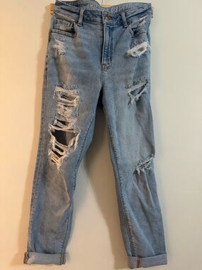 American Eagle Outfitters Light Blue Distressed Boyfriend Jeans